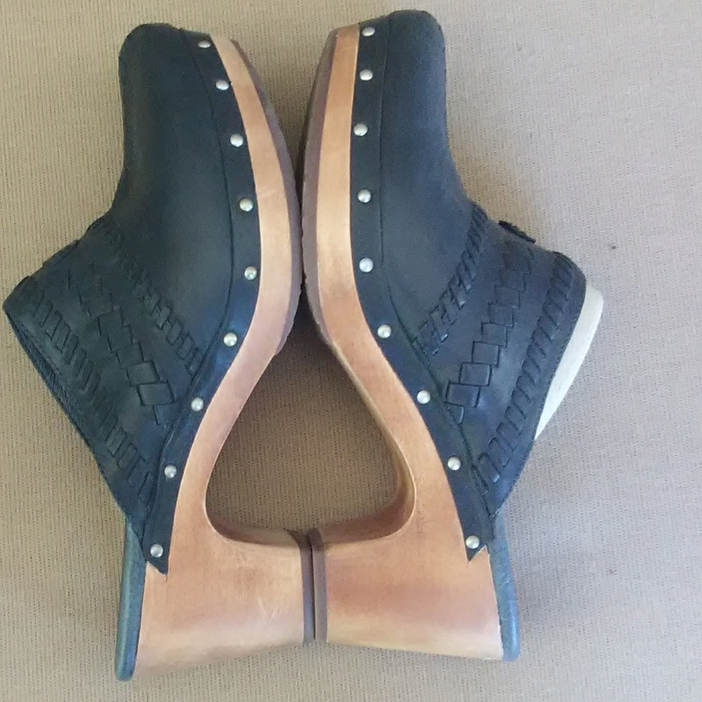 Uggs black womens size 9